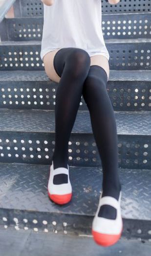 日本吃奶摸下边免费视频_90集免费观看